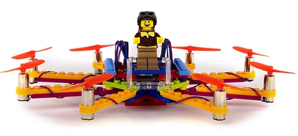 Drohne aus Legosteinen (Foto: Flybrix)