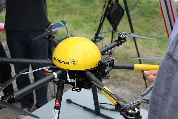 Multicopter beim Drohnen-Marathon Quelle: service-drone.de